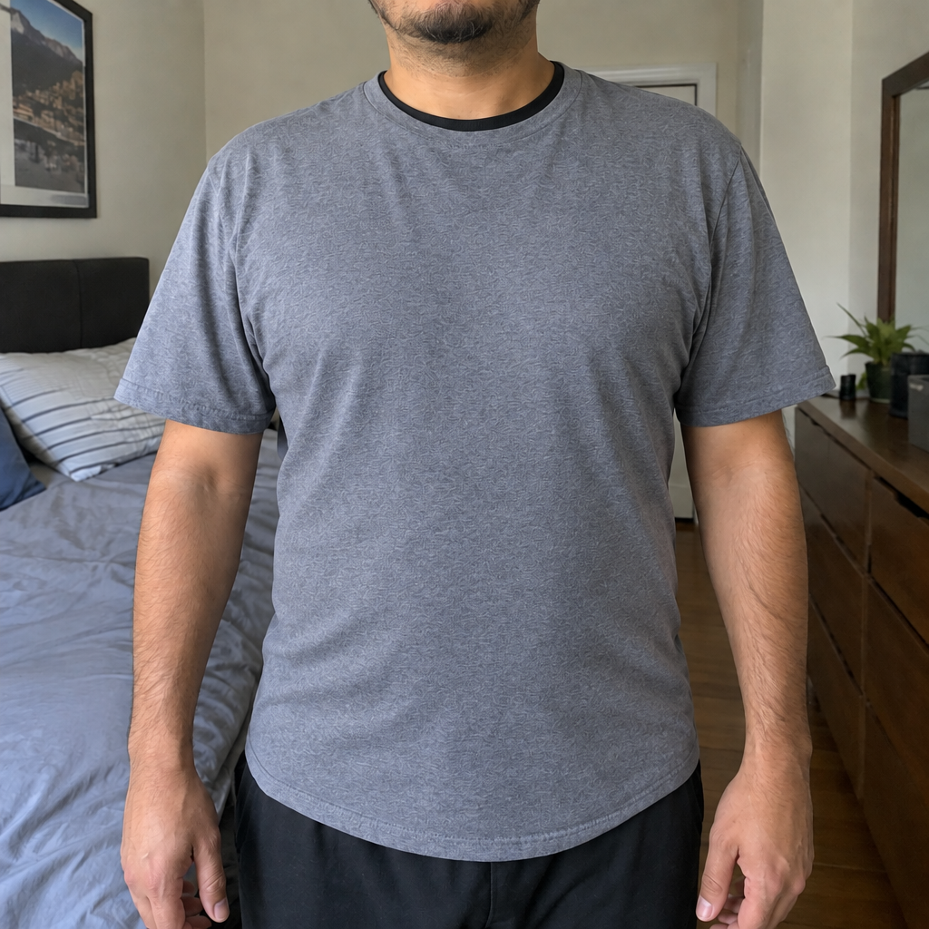 Después: torso más definido con la camiseta debajo